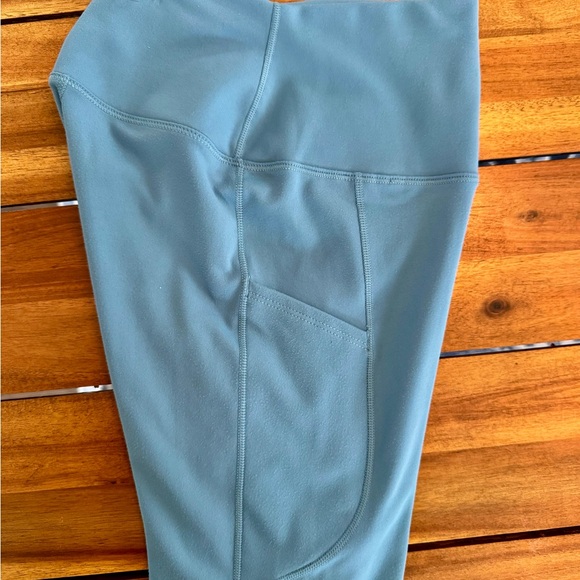 Nike One Dri-FIT - High Waist 8" - Steel Blue XS - Short Tights - Side Pockets - Picture 2 of 5